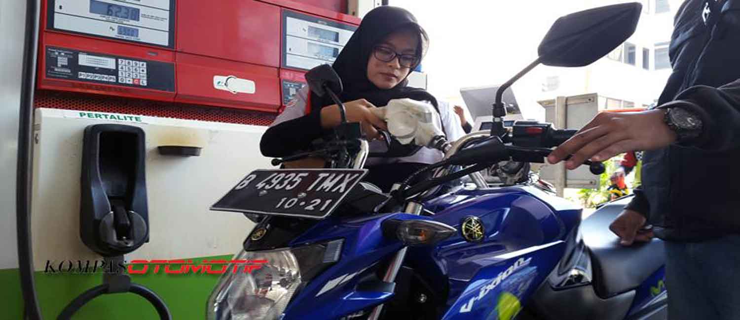 Harga BBM akan Naik Sebesar Rp 300 Per Liter Harga BBM akan Naik Sebesar Rp 300 Per Liter