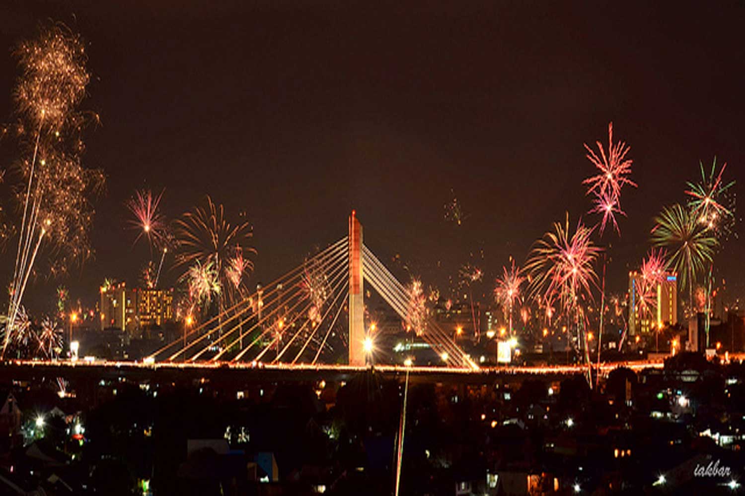 Malam Tahun Baru 2017 di Bandung Malam Tahun Baru 2017 di Bandung